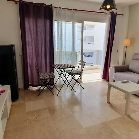 Апартаменты Beachfront Studio In Center