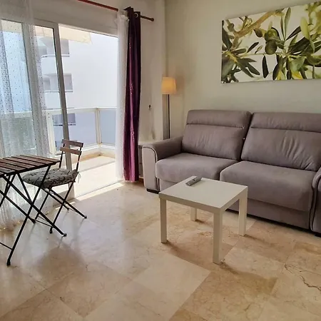Апартаменты Beachfront Studio In Center