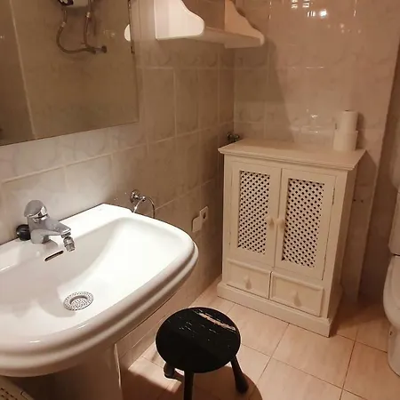 Beachfront Studio In Center Апартаменты