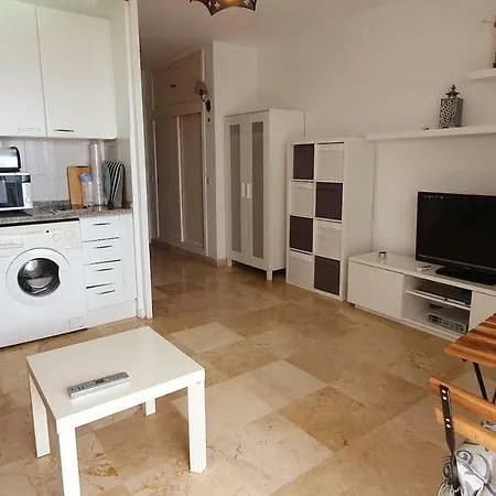 Апартаменты Beachfront Studio In Center *