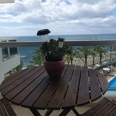 Beachfront Studio In Center Апартаменты *